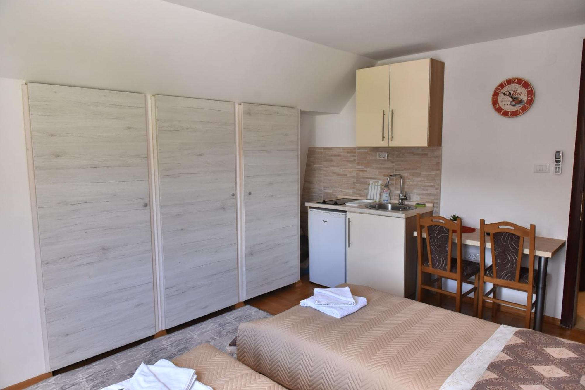 Apartments Ravno プルジネ 部屋 写真